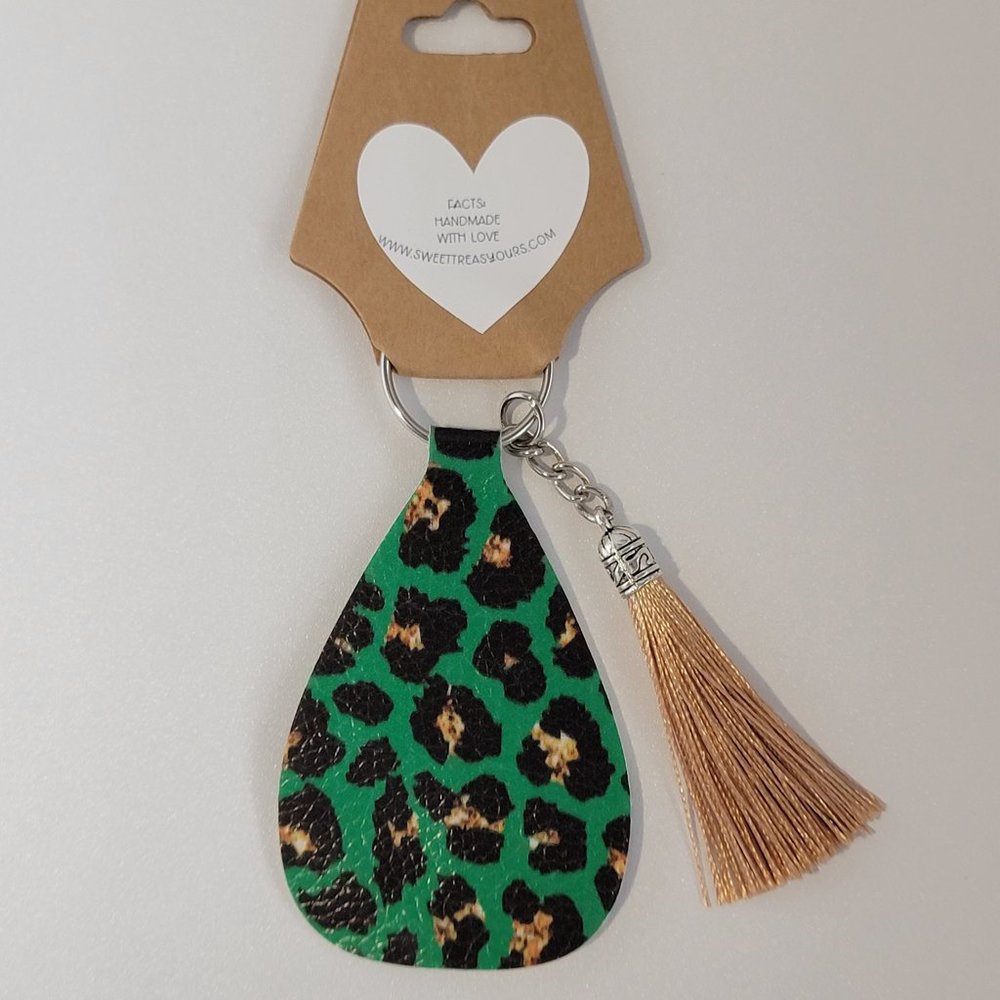 St. Patrick's Day Green/White Plaid Faux Leather Keychain Tassel
